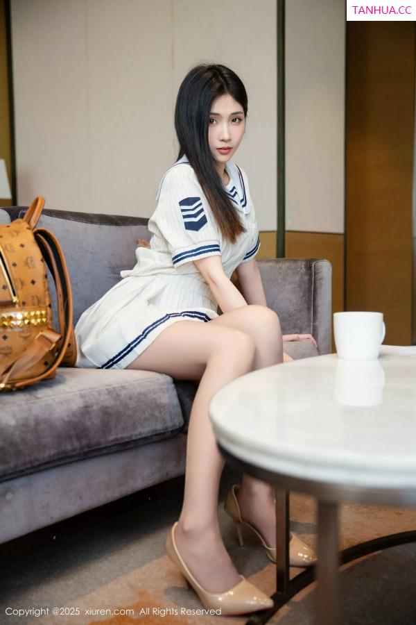   [XiuRen]高清写真图 2025.02.27 No.9942 刘婷婷 丝袜美腿第11张图片